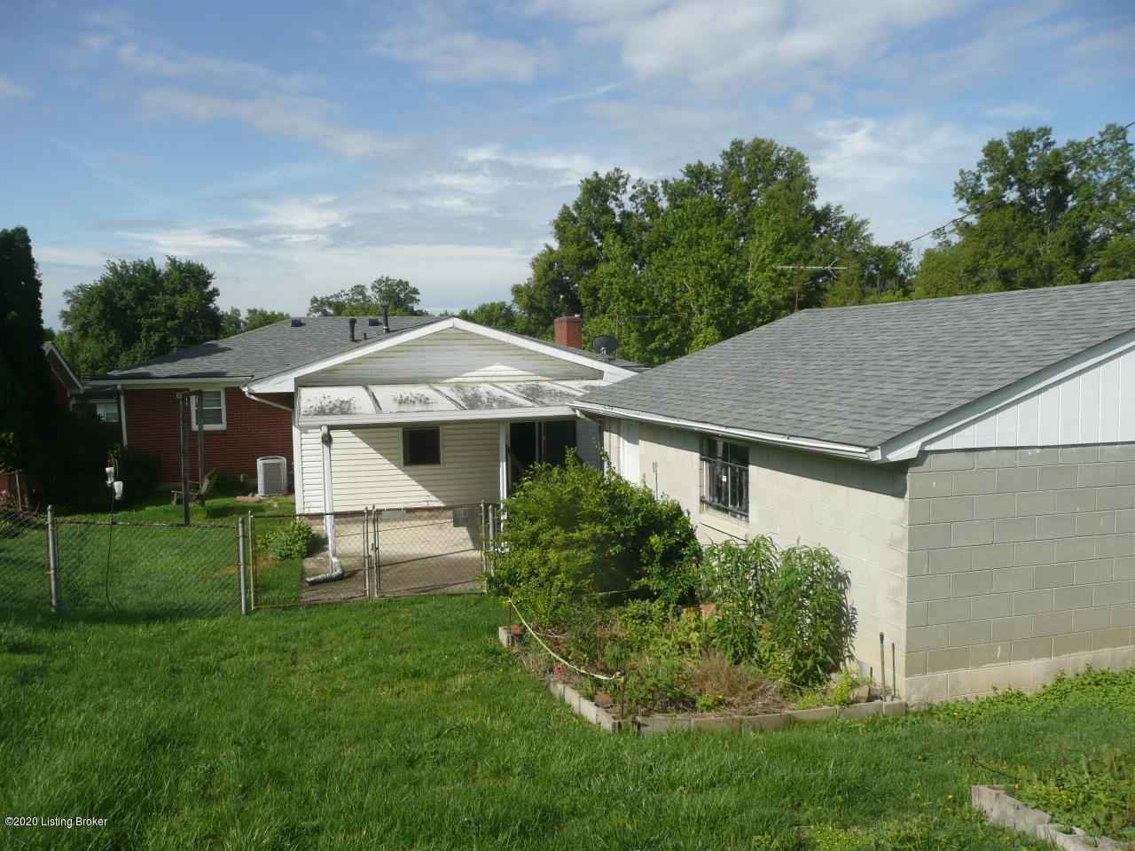 1023 Clayborne Road Louisville, KY 40214 - Photo 18 of 19 P1070173