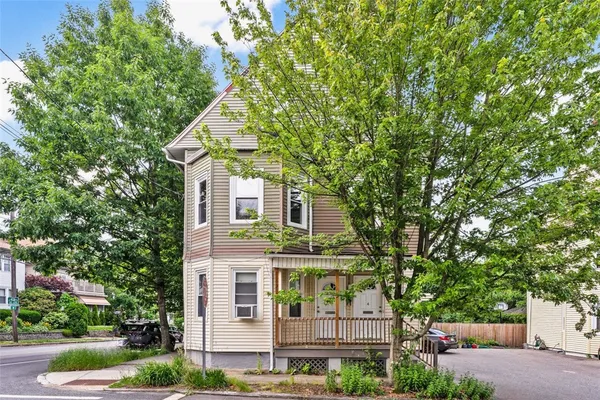 $2,000 | 4 Poplar Street, Unit 3, Providence, RI 02906