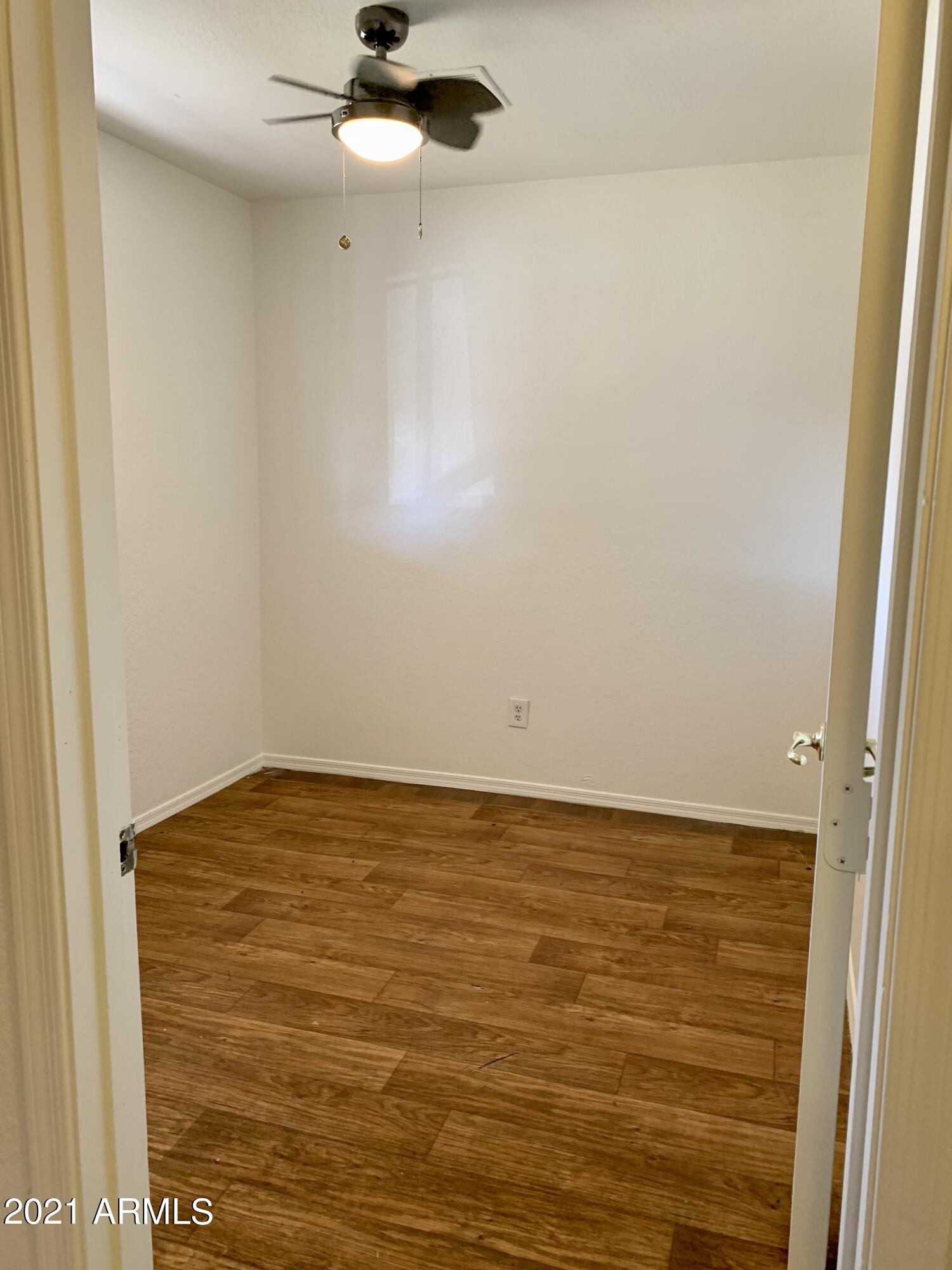 638 West Chipman Road Phoenix, AZ 85041 - Photo 11 of 20 5321DBCA-6BC3-4842-97D0-0BF539B46322