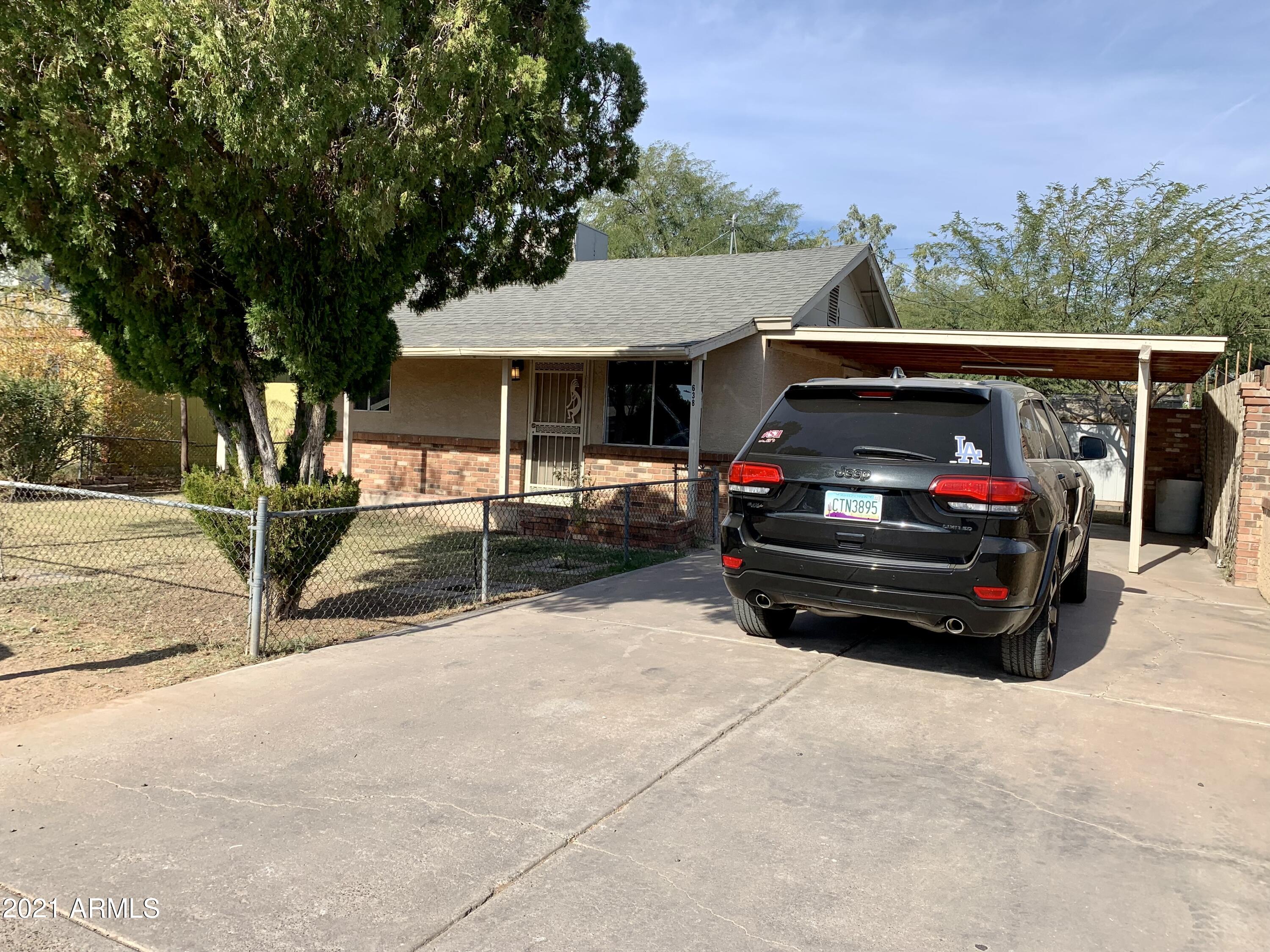 638 West Chipman Road Phoenix, AZ 85041 - Photo 3 of 20 95F8572D-3561-4AE9-9D3F-C4E73F7EB8C0