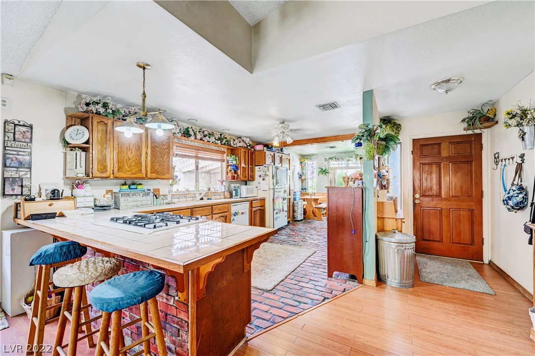 2371 Viewcrest Road Henderson, NV 89014 - Photo 6 of 31 Gallery Image 6
