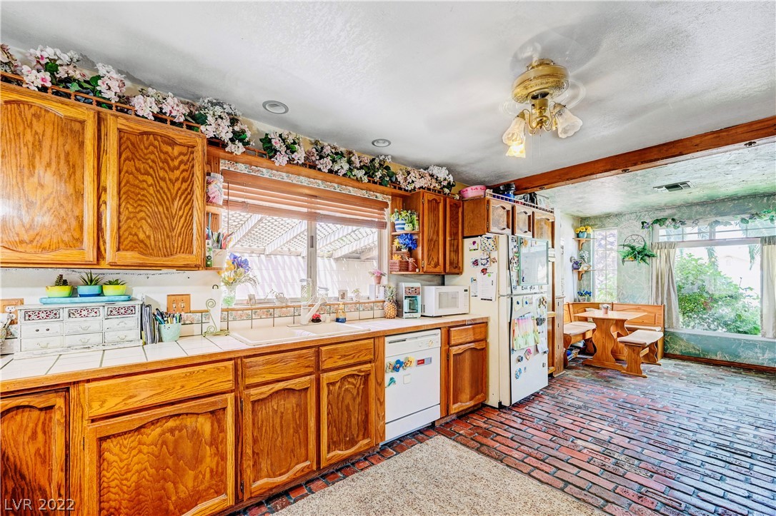 2371 Viewcrest Road Henderson, NV 89014 - Photo 7 of 31 Gallery Image 7