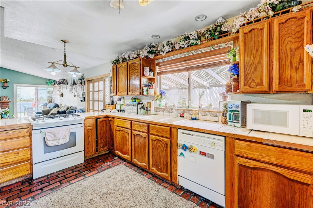 2371 Viewcrest Road Henderson, NV 89014 - Photo 9 of 31 Gallery Image 9