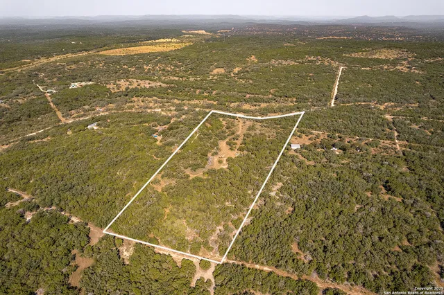 $300,000 | 540 Pr 233, Hondo, TX 78861