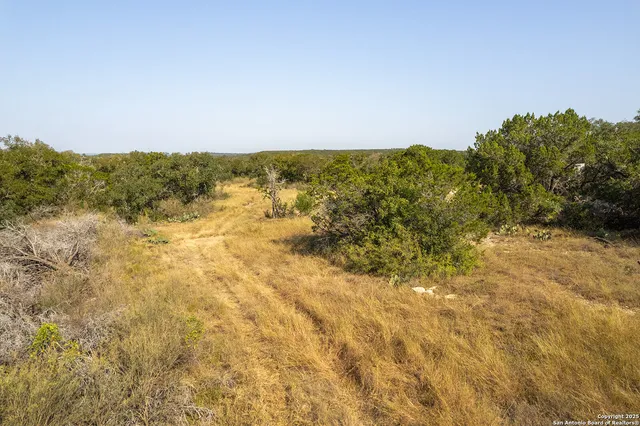 $300,000 | 540 Pr 233, Hondo, TX 78861