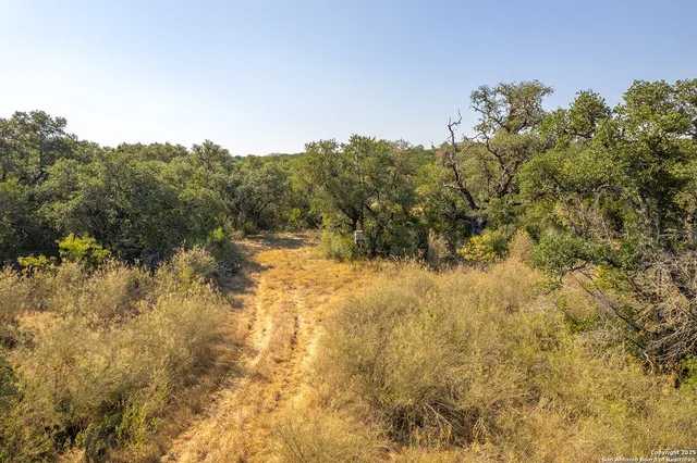 $300,000 | 540 Pr 233, Hondo, TX 78861