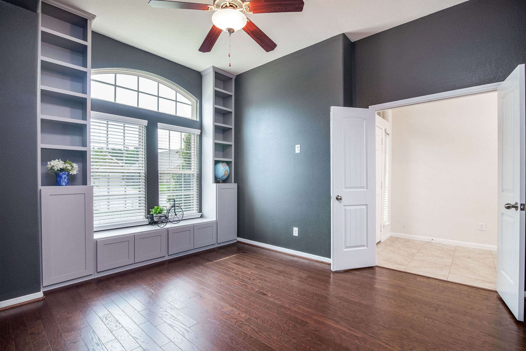 14014 Sand Ridge Crossing Conroe, TX 77384 - Photo 5 of 24 Study room with build in shelves