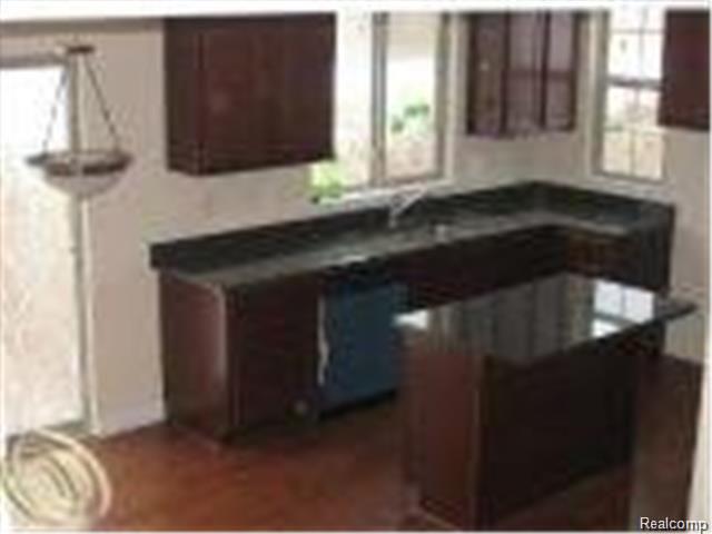 34539 Quaker Valley Road Farmington Hills, MI 48331 - Photo 7 of 9
