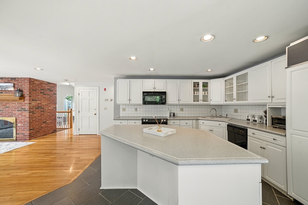 86 York Road Mansfield, MA 02048 - Photo 16 of 42 Gallery Image 16