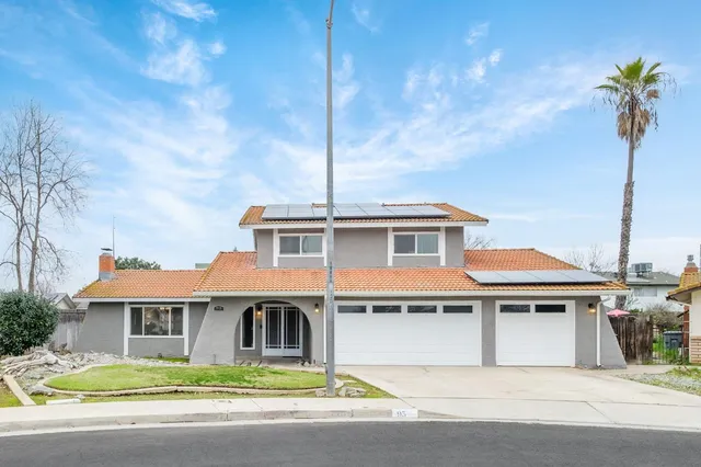 $550,000 | 93 North Osmun Avenue, Clovis, CA 93612