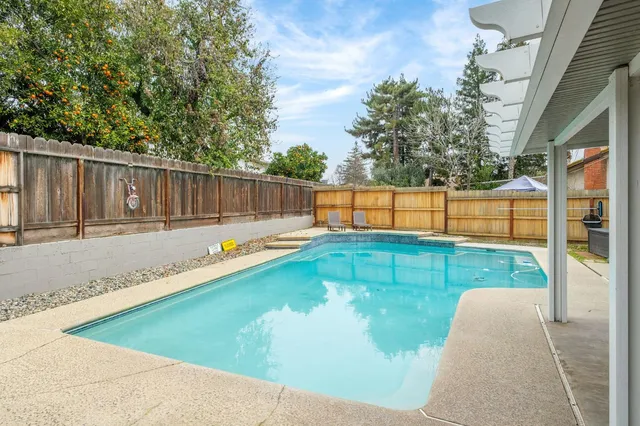 $550,000 | 93 North Osmun Avenue, Clovis, CA 93612