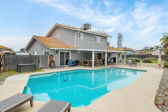 $550,000 | 93 North Osmun Avenue, Clovis, CA 93612