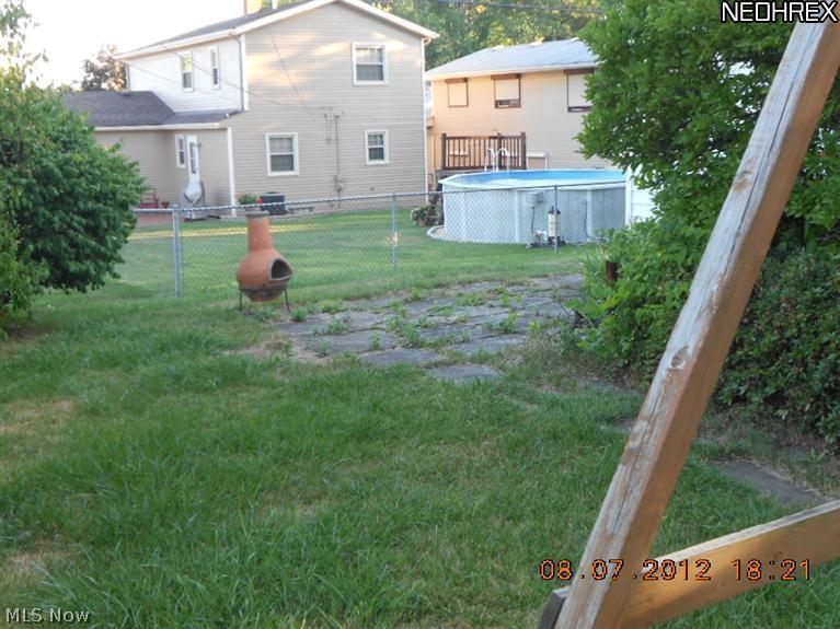 13820 Hathaway Road Cleveland, OH 44125 - Photo 5 of 23 PRIVATE PATIO FOR A FIREPIT!