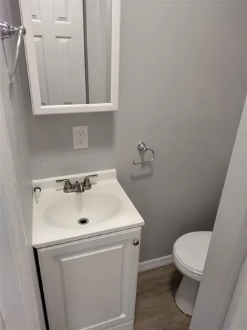 $725 | 705 Vine Avenue, Unit 2, Clearwater, FL 33755