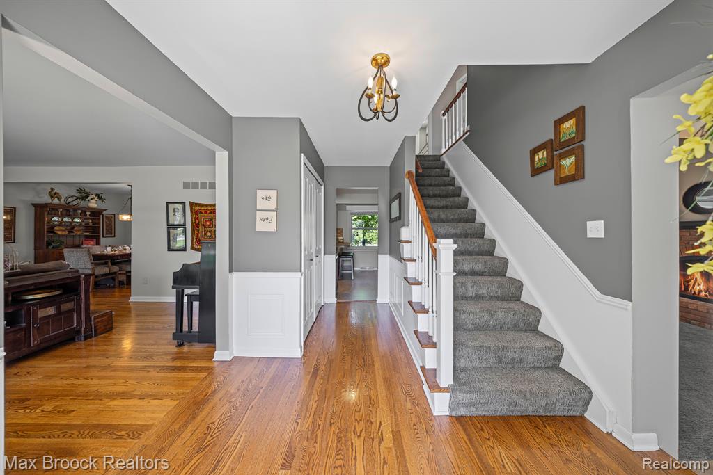 29884 Fox Grove Road Farmington Hills, MI 48334 - Photo 3 of 64