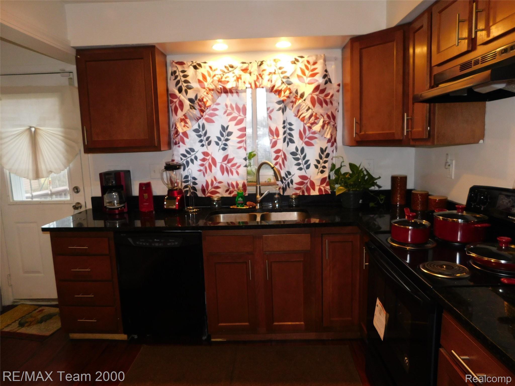 13556 Marion Street Redford, MI 48239 - Photo 9 of 30 DSCN0852.JPG