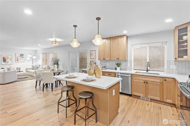 $750,000 | 4002 45th Avenue Northeast, Tacoma, WA 98422