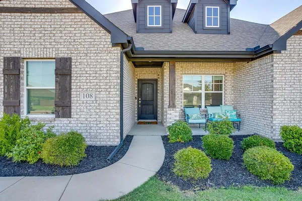 $400,000 | 108 Treys Way, Godley, TX 76044