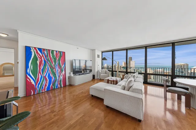 $1,199,000 | 225 North Columbus Drive, Unit 5905, Chicago, IL 60601
