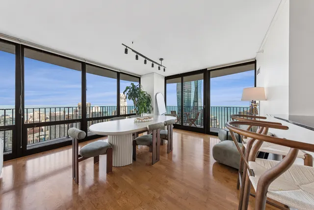 $1,199,000 | 225 North Columbus Drive, Unit 5905, Chicago, IL 60601