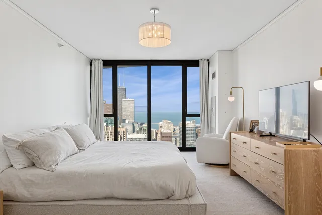 $1,199,000 | 225 North Columbus Drive, Unit 5905, Chicago, IL 60601