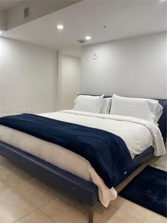 $3,450 | 41 Southeast 5th Street, Unit 2305, Miami, FL 33131