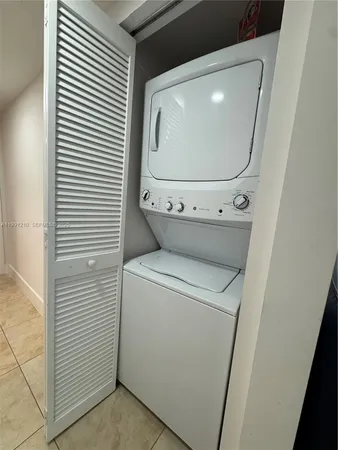 $3,450 | 41 Southeast 5th Street, Unit 2305, Miami, FL 33131