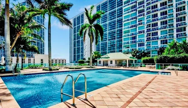 $3,450 | 41 Southeast 5th Street, Unit 2305, Miami, FL 33131