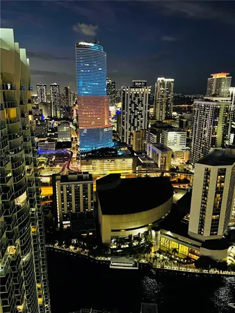 $3,450 | 41 Southeast 5th Street, Unit 2305, Miami, FL 33131