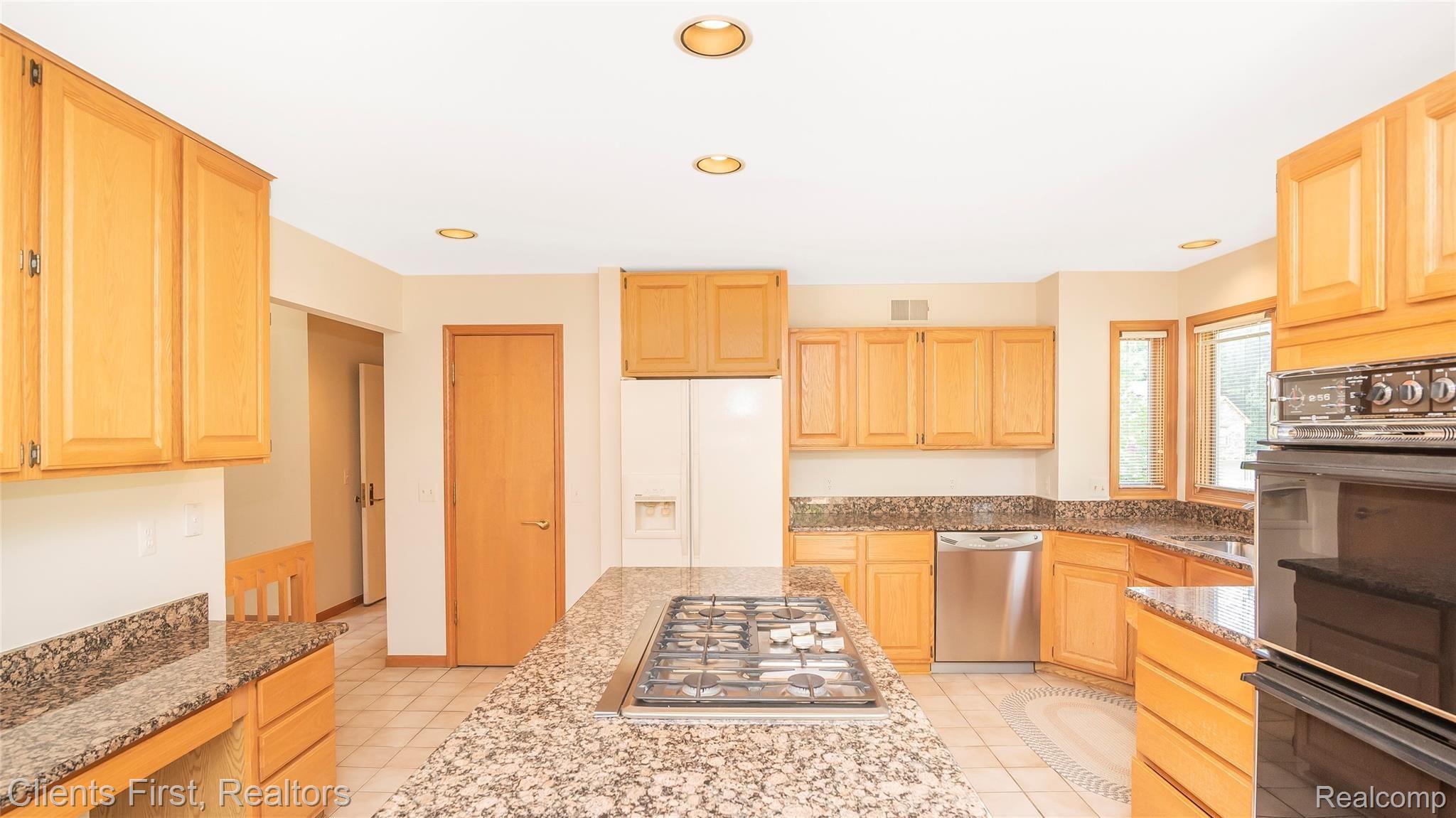 40875 Coventry Road Novi, MI 48375 - Photo 14 of 41 Kitchen