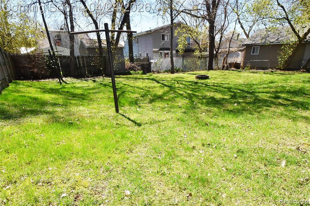 2140 East Bristol Road Burton, MI 48529 - Photo 12 of 13 Gallery Image 12