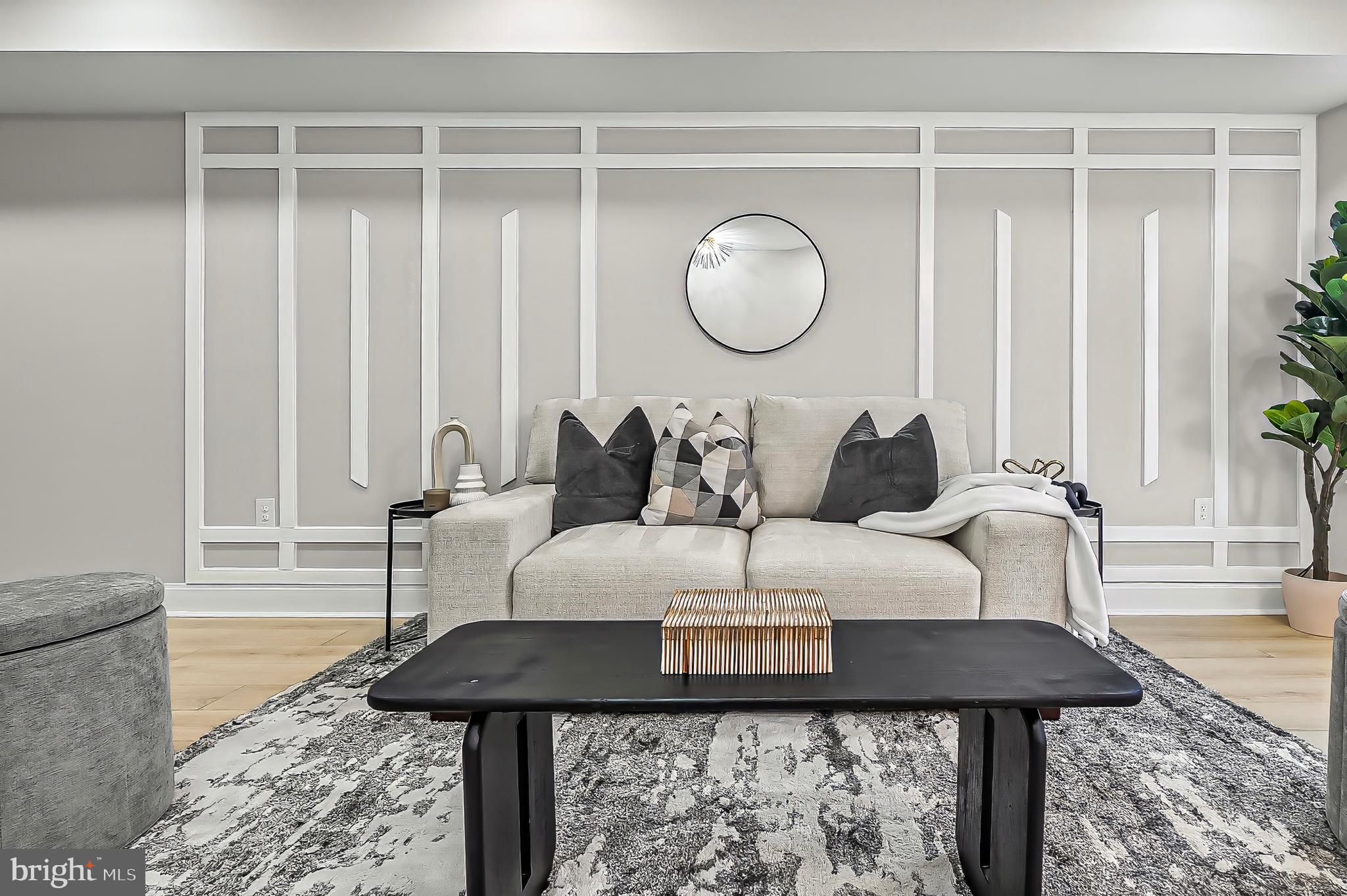 539 East 23rd Street Baltimore, MD 21218 - Photo 3 of 29 a bedroom with a bed and a potted plant