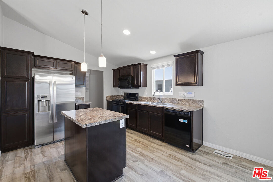 3700 Buchanan Street, Unit 25 Riverside, CA 92503 - Photo 8 of 25