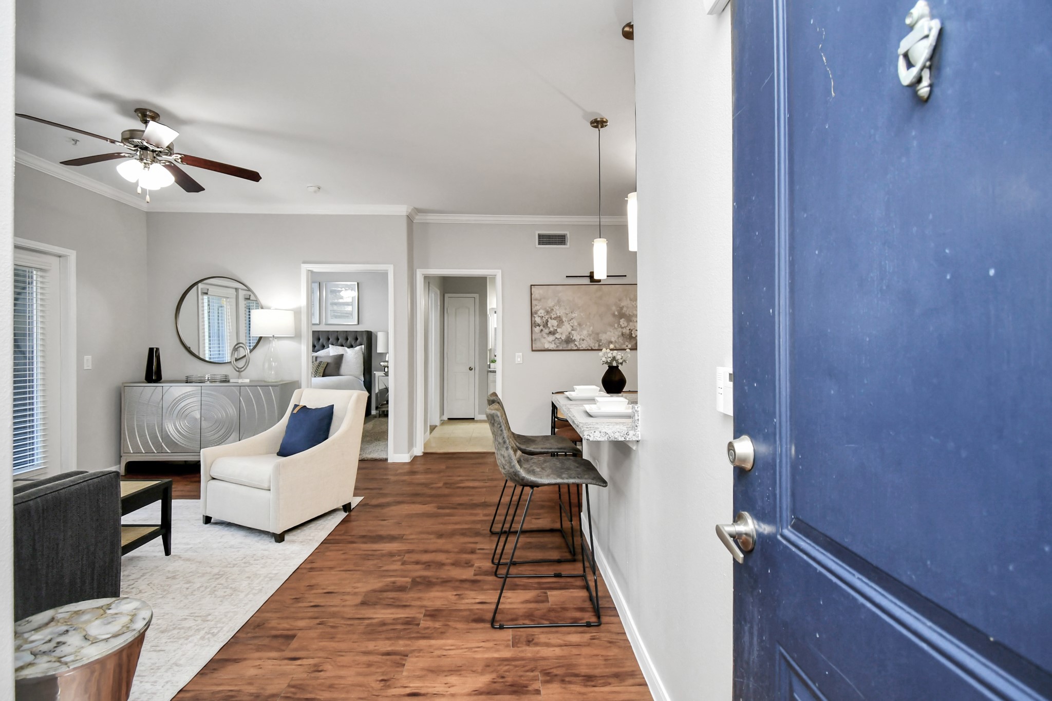 6777 Sommerall Drive, Unit 1636 Houston, TX 77084 - Photo 20 of 39 a living room with furniture