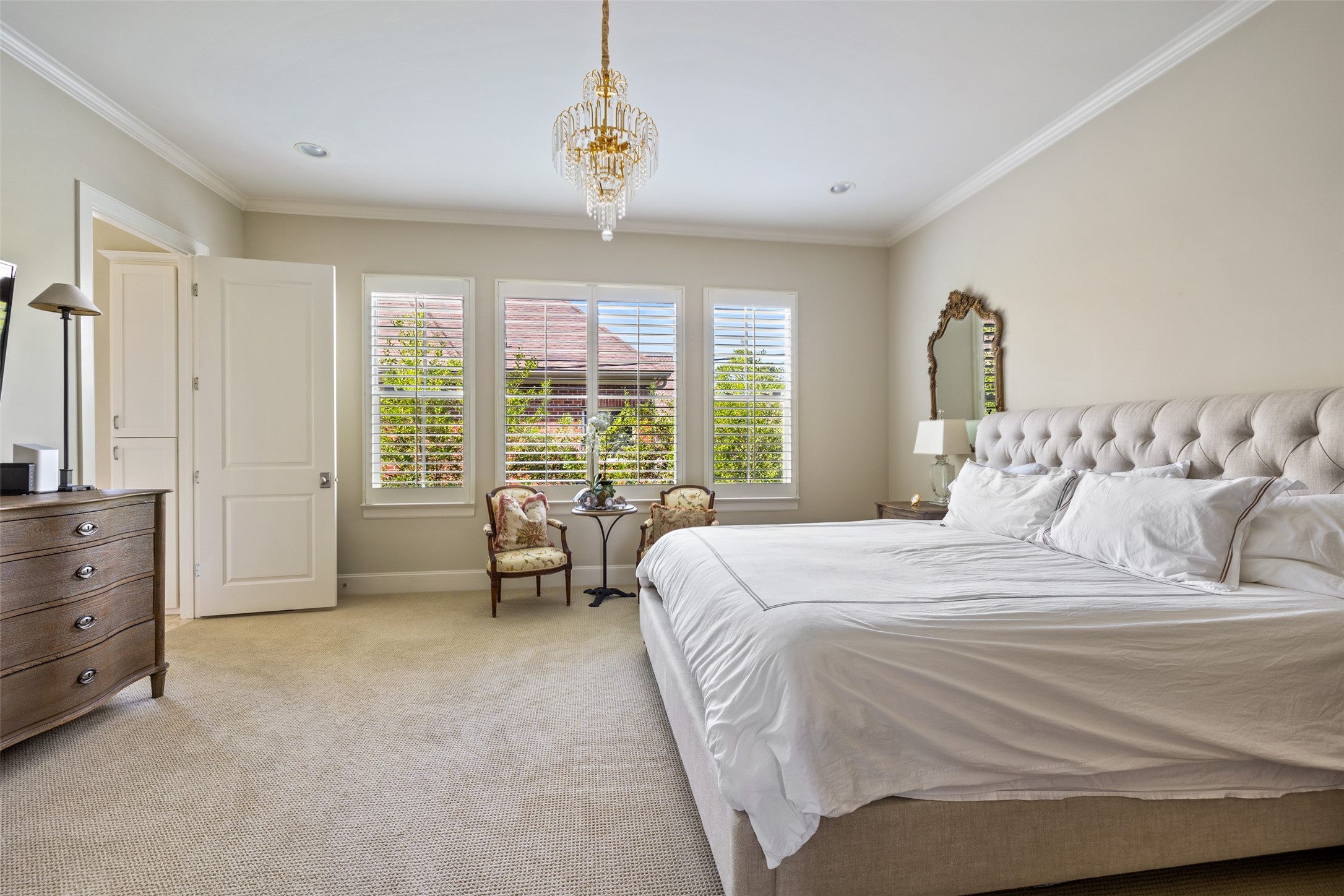 1202 Wynden Commons Lane Houston, TX 77056 - Photo 19 of 43 a bedroom with a bed and a window