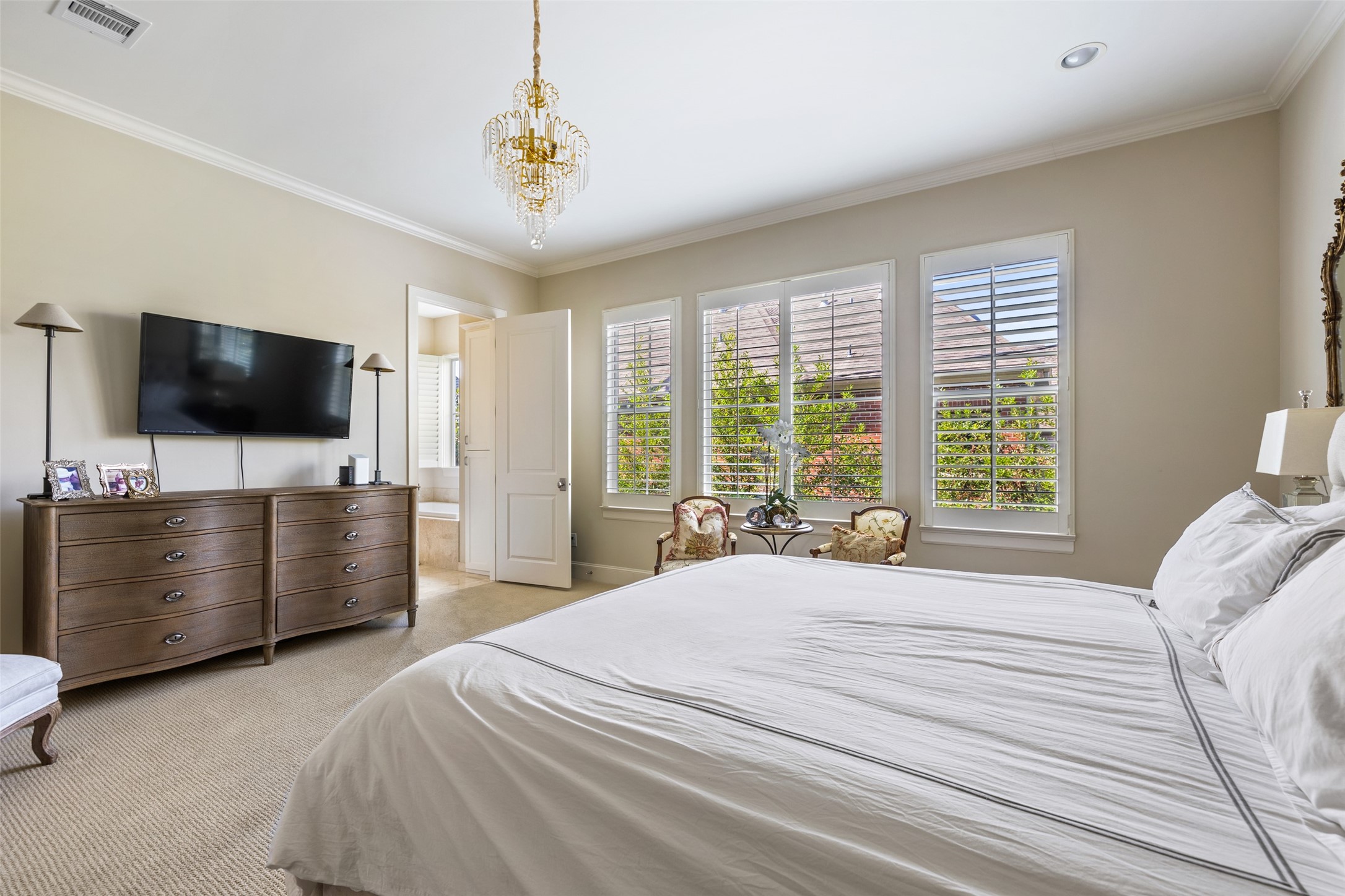 1202 Wynden Commons Lane Houston, TX 77056 - Photo 20 of 43 a bedroom with a bed and a flat screen tv