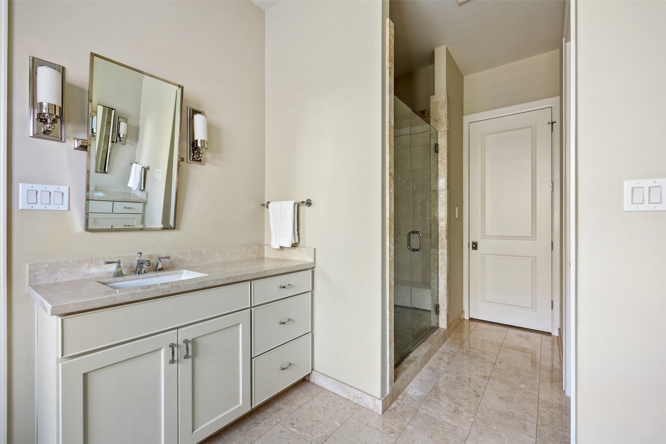 1202 Wynden Commons Lane Houston, TX 77056 - Photo 23 of 43 a bathroom with a double vanity sink and mirror