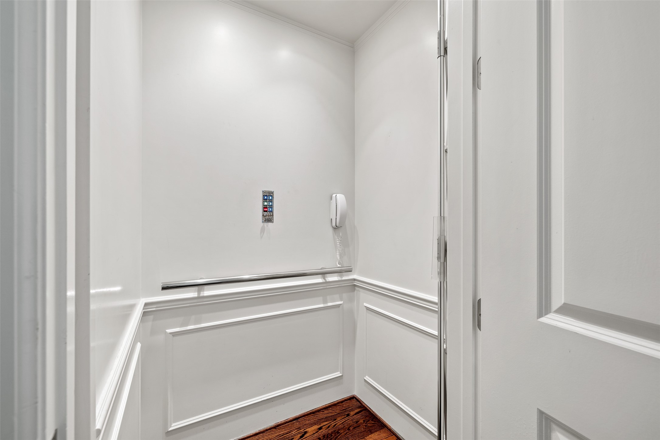 1202 Wynden Commons Lane Houston, TX 77056 - Photo 28 of 43 a view of an empty room