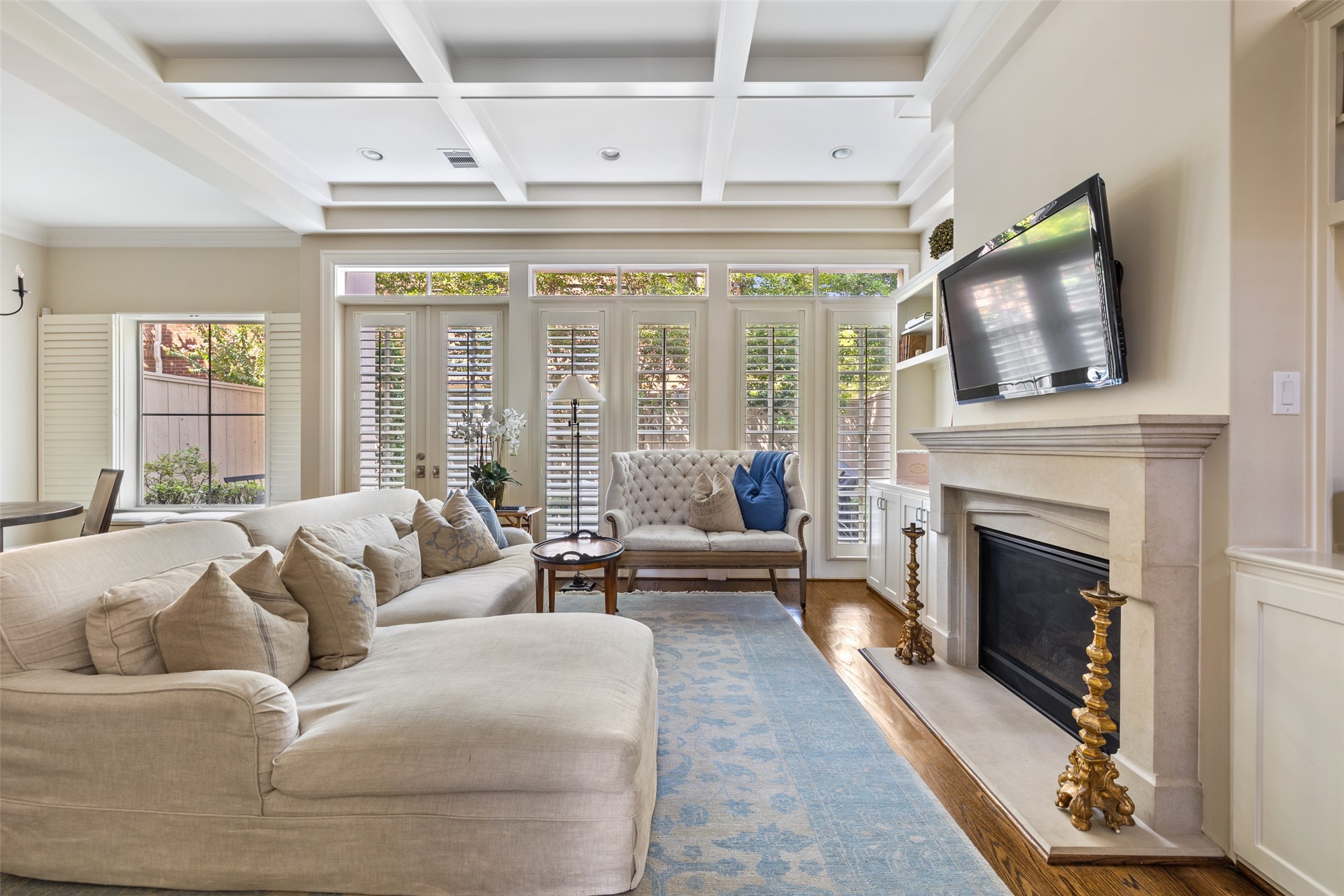 1202 Wynden Commons Lane Houston, TX 77056 - Photo 3 of 43 a living room with furniture and a fireplace