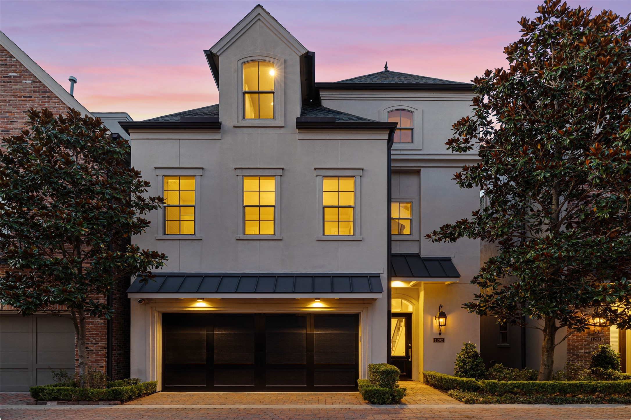 1202 Wynden Commons Lane Houston, TX 77056 - Photo 39 of 43 a front view of a house with a yard