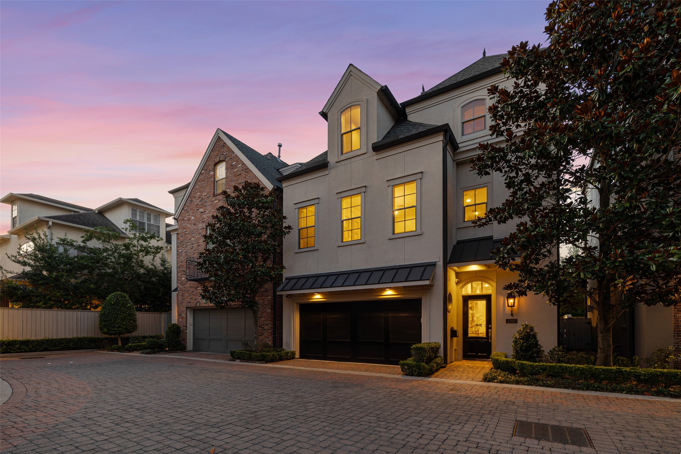1202 Wynden Commons Lane Houston, TX 77056 - Photo 40 of 43 a front view of a house with a yard