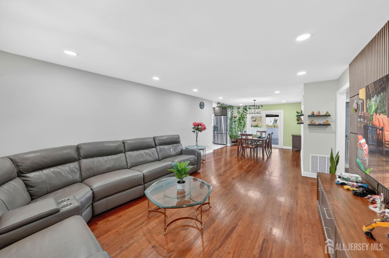 59 Eden Avenue Edison, NJ 08817 - Photo 6 of 45