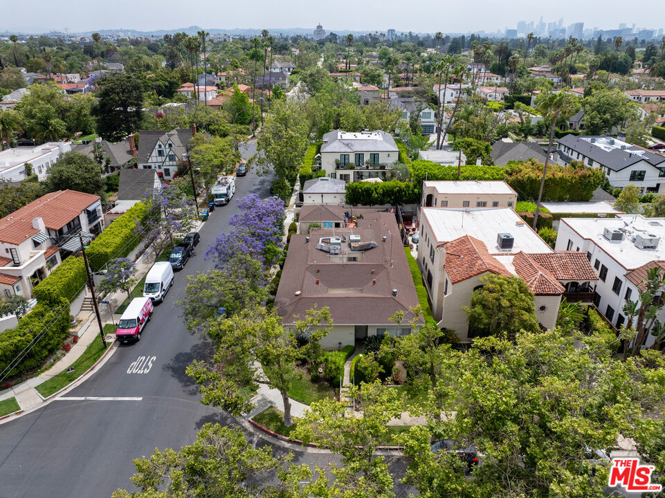 364 North Mansfield Avenue Los Angeles, CA 90036 - Photo 3 of 10