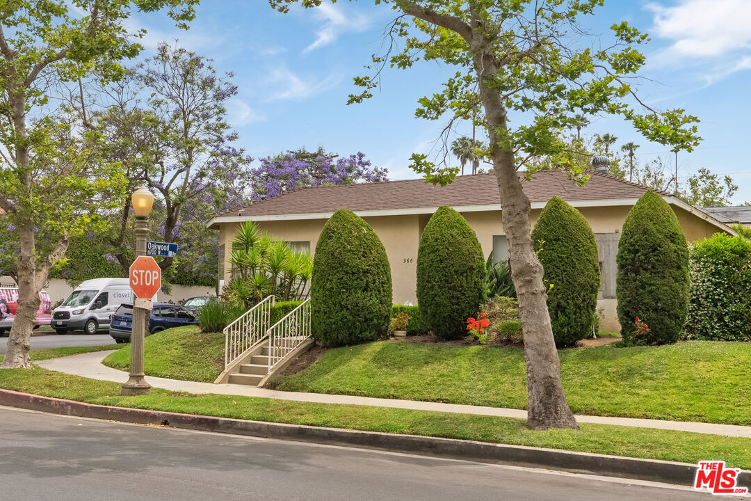 364 North Mansfield Avenue Los Angeles, CA 90036 - Photo 5 of 10