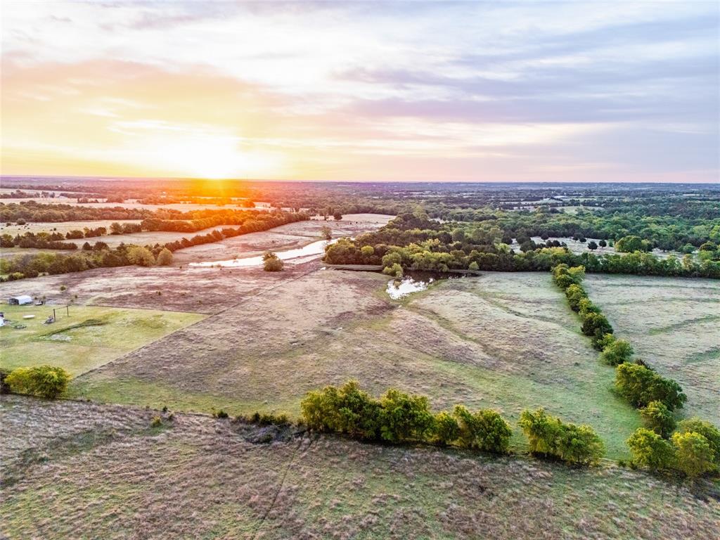 950 Old Ida Road Sherman, TX 75090 - Photo 5 of 15 a view of an ocean and beach