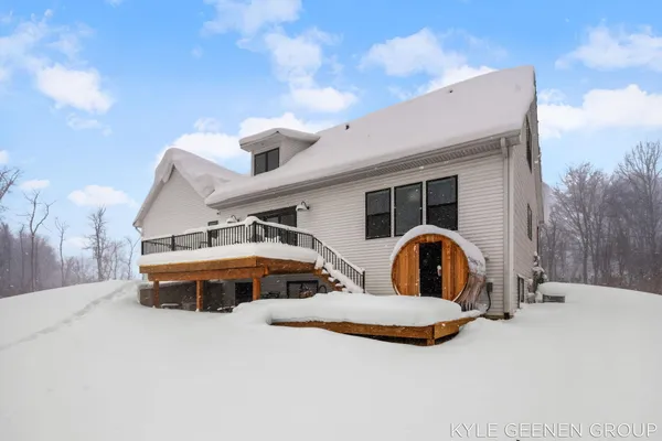 $759,900 | 312 48th Avenue, Zeeland, MI 49464