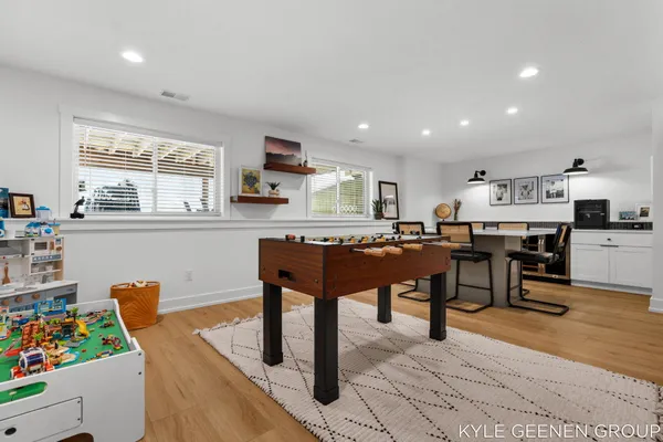 $759,900 | 312 48th Avenue, Zeeland, MI 49464