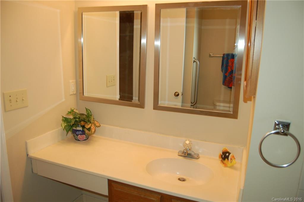 1604 Sharon Road West, Unit 21 Charlotte, NC 28210 - Photo 12 of 20 Gallery Image 12