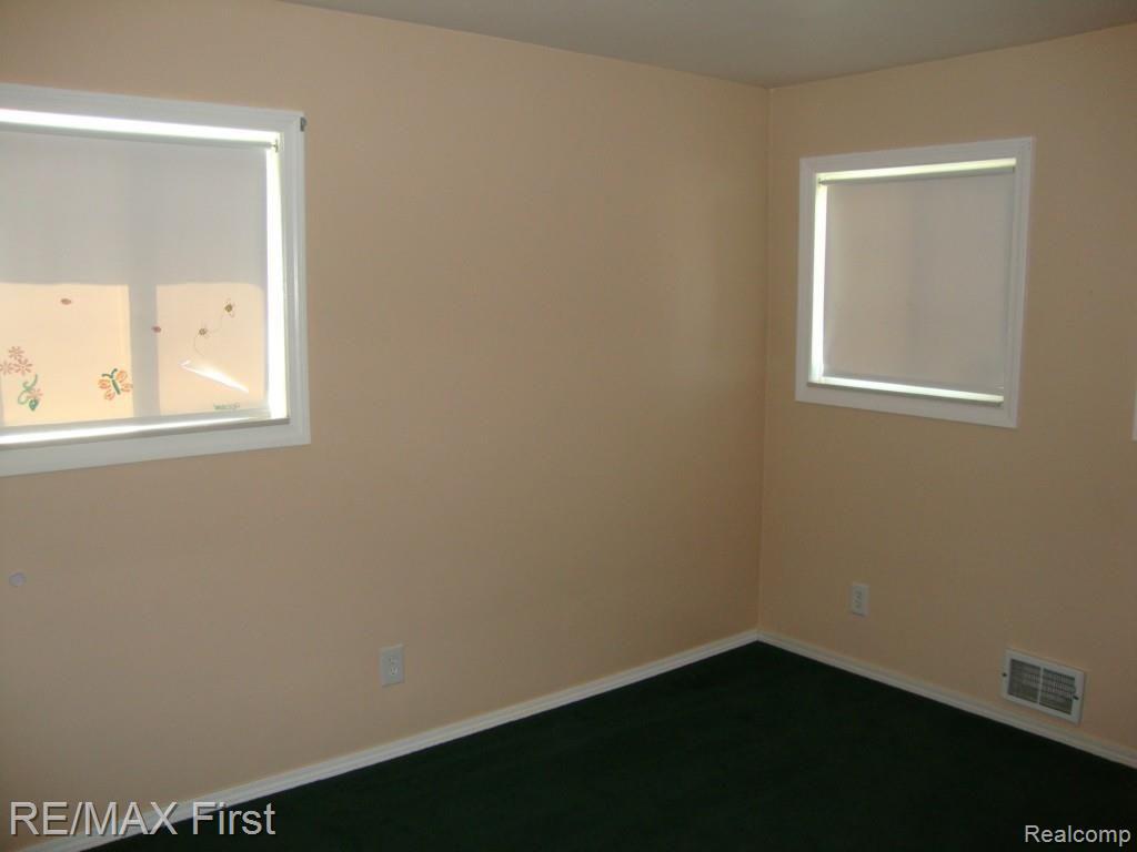24514 Ridgecroft Avenue Eastpointe, MI 48021 - Photo 9 of 20 DSC04189.jpg