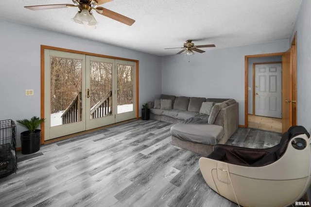 $285,000 | 1231 90th Street, Joy, IL 61260